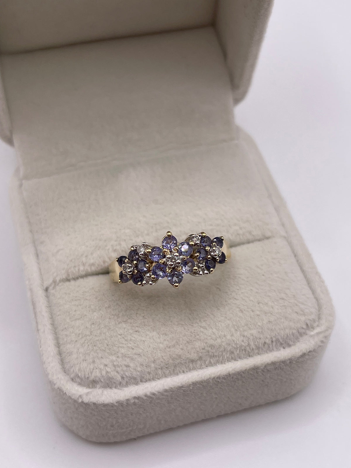 9ct gold tanzanite and diamond cluster ring