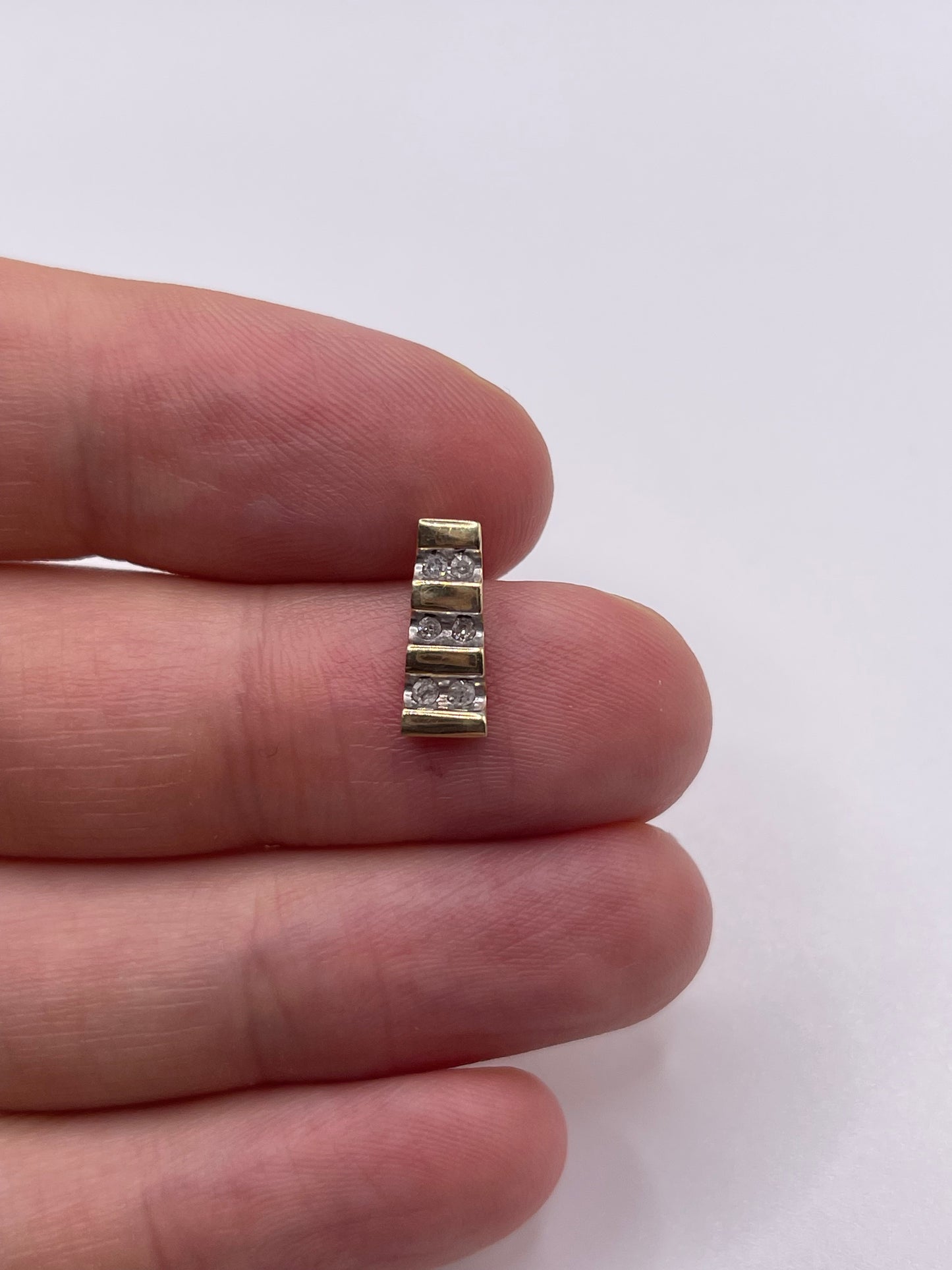 9ct gold diamond pendant