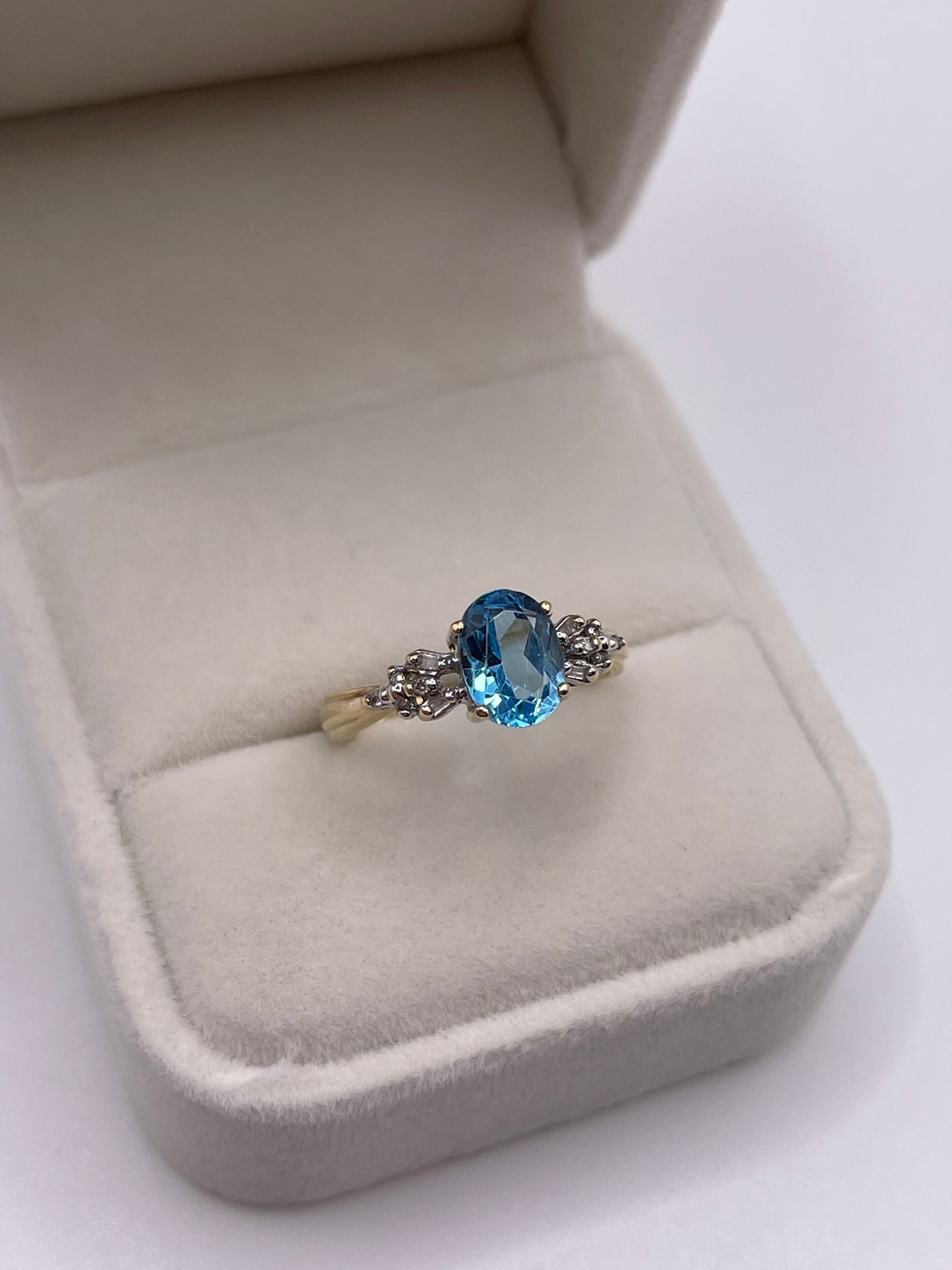 9ct gold blue topaz and diamond ring