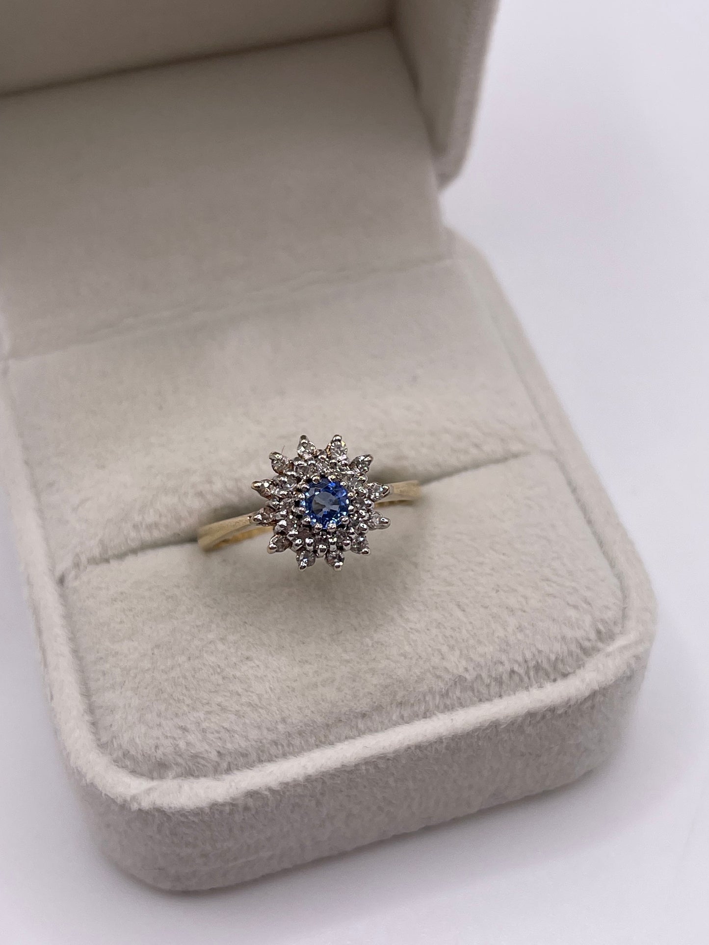 9ct gold sapphire and diamond ring