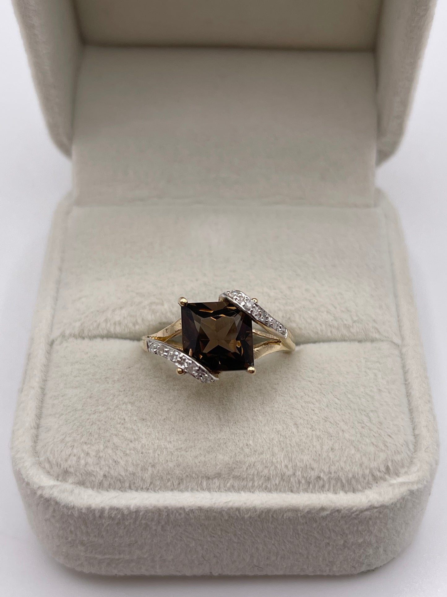 9ct gold Smokey quartz and diamond ring