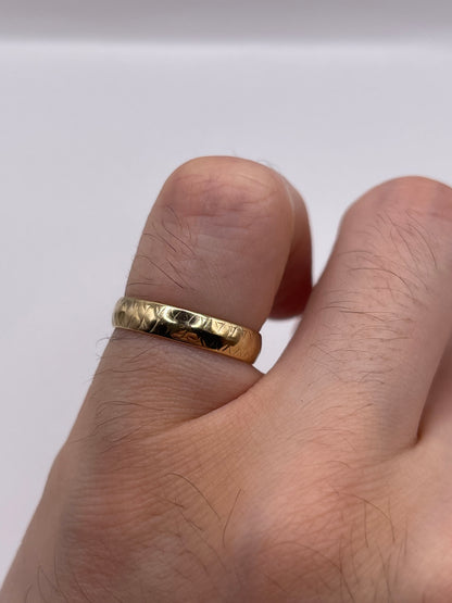 9ct gold patterned band