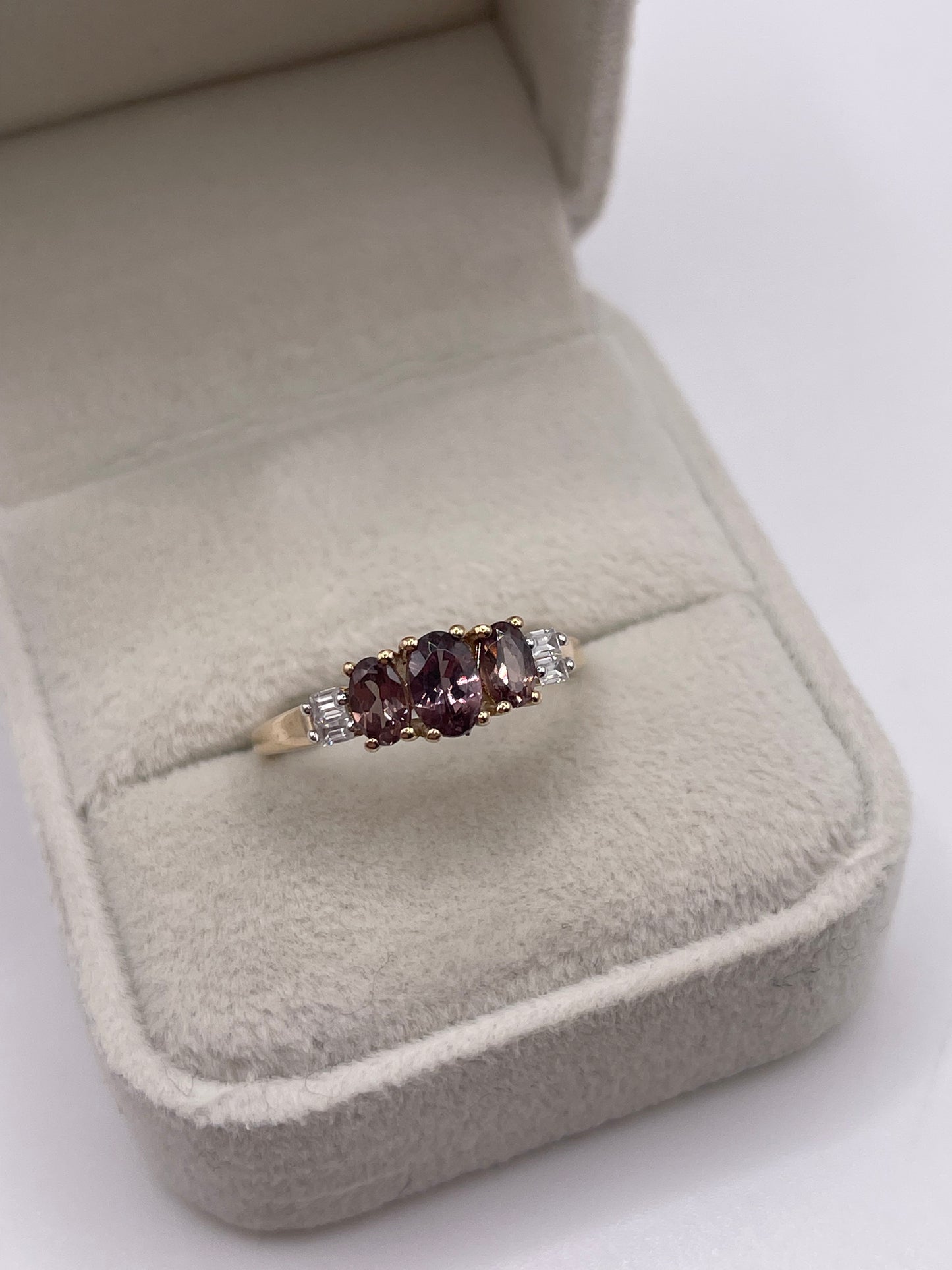 9ct gold quartz and zircon ring