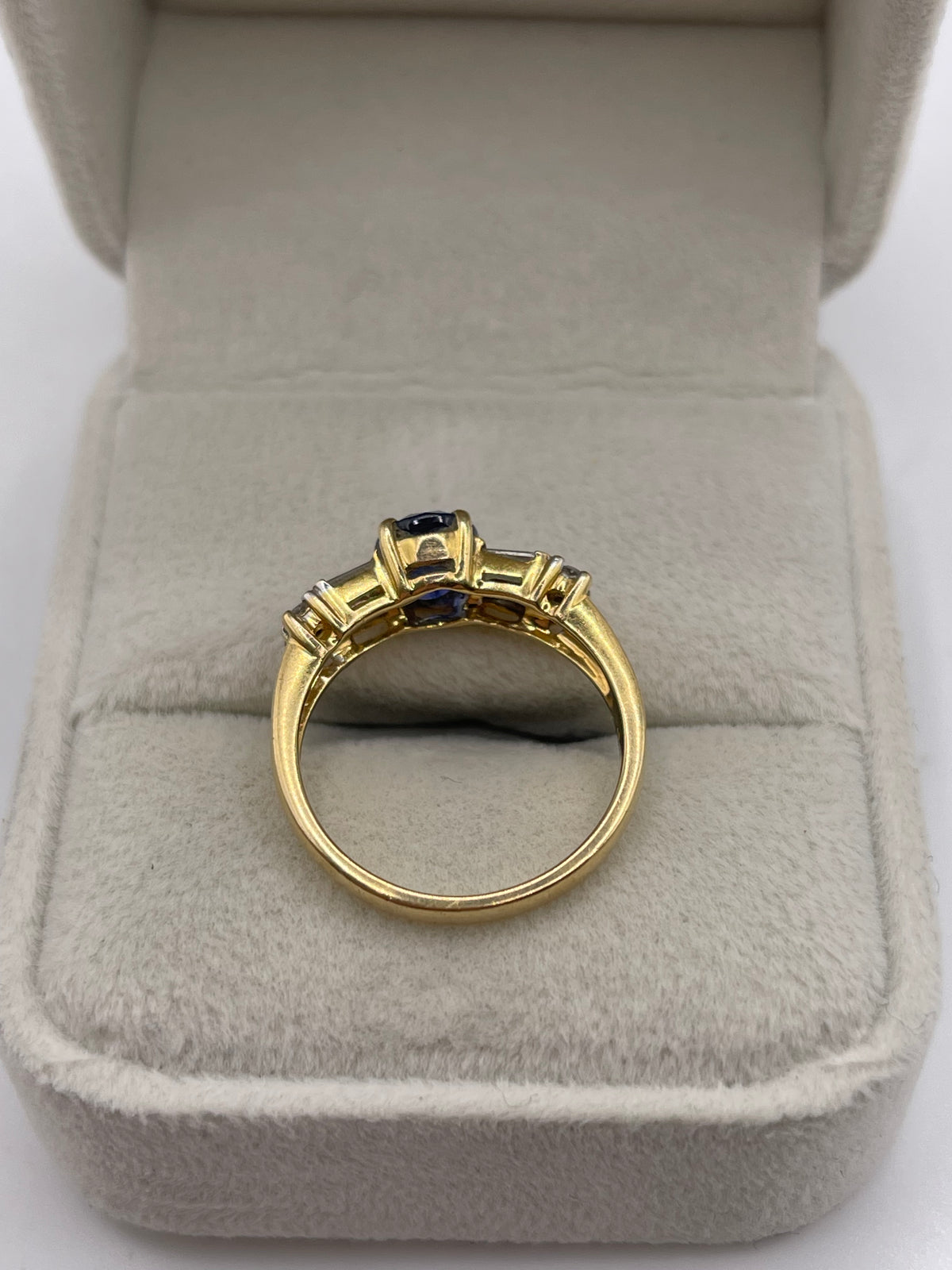 18ct gold sapphire and diamond ring