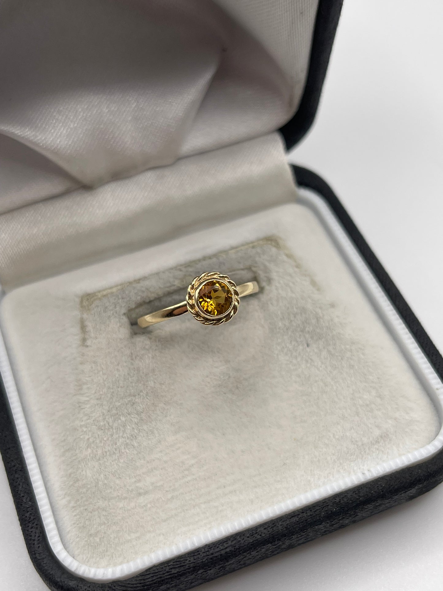 9ct gold citrine ring
