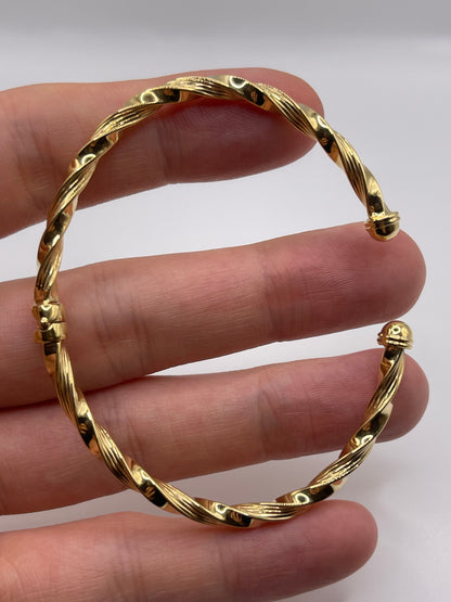 9ct gold bangle