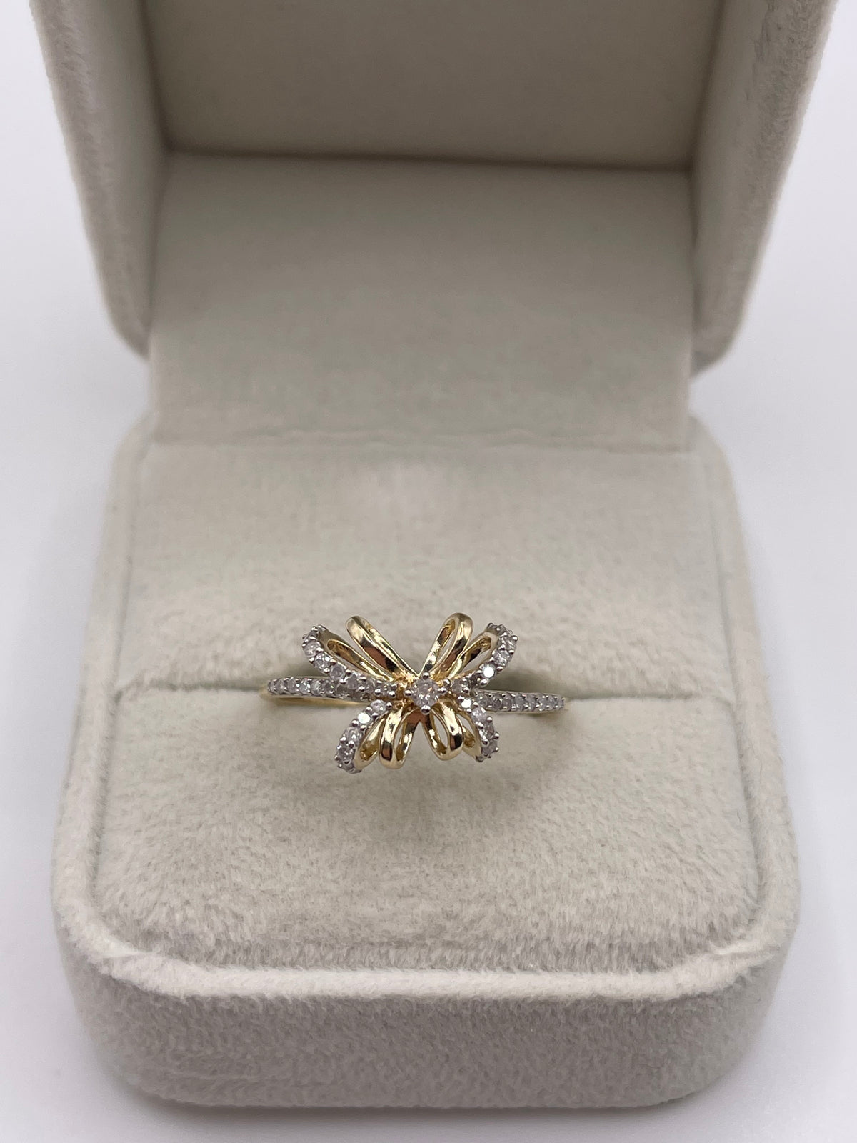 9ct gold diamond cluster ring
