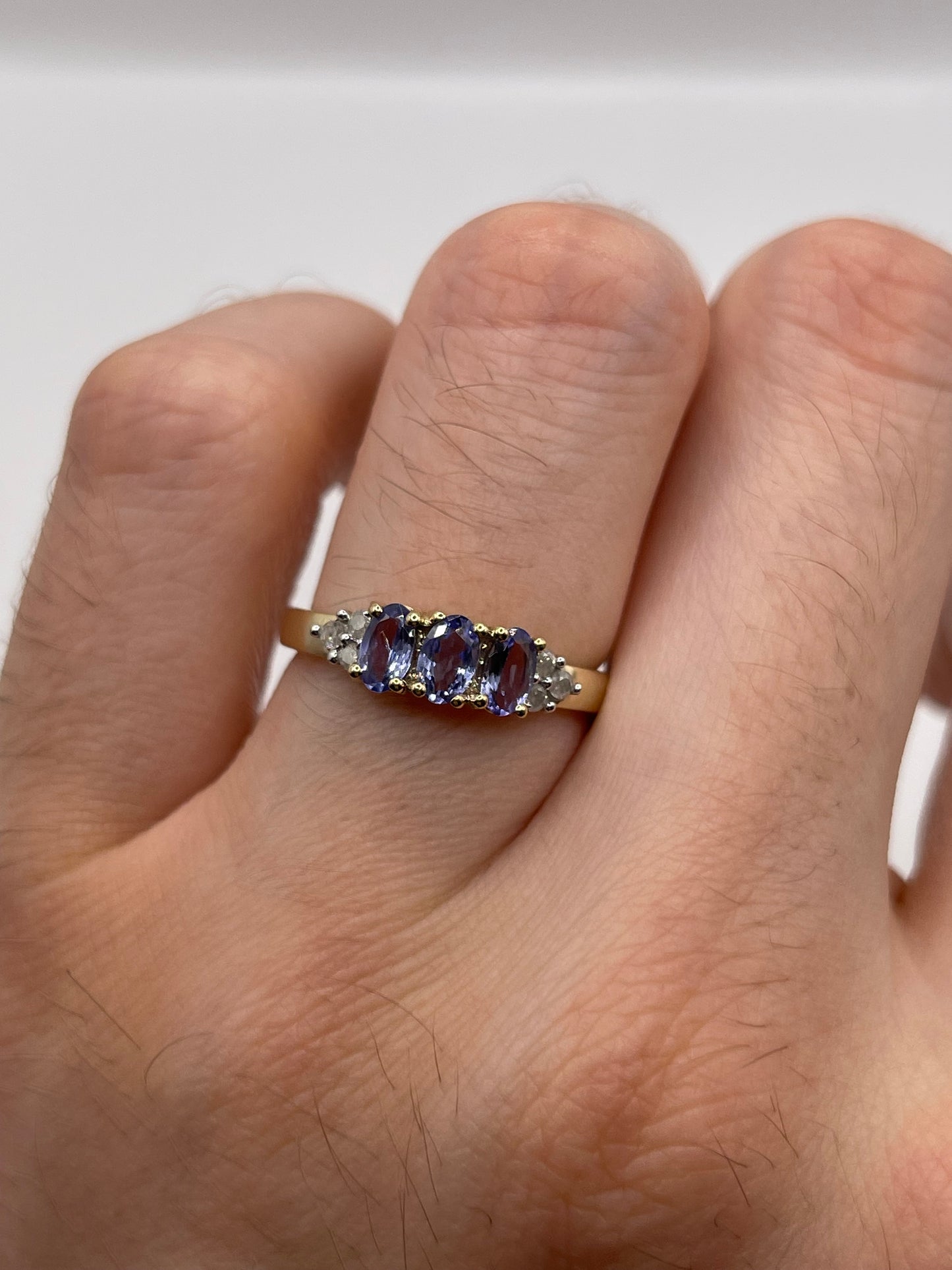9ct gold tanzanite and diamond ring