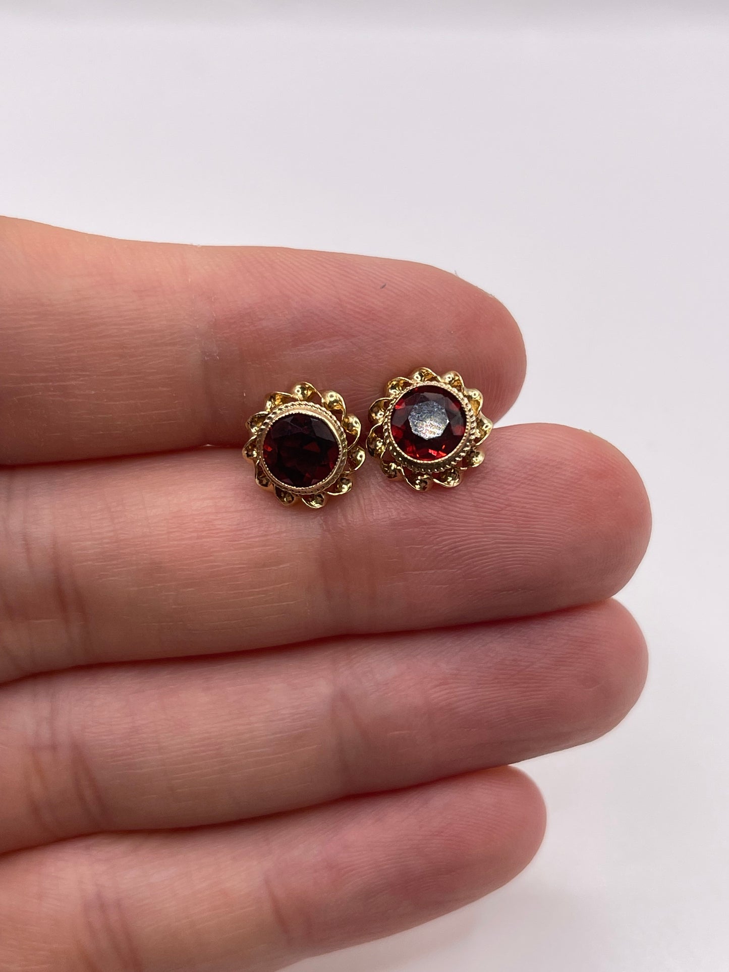 9ct gold garnet earrings