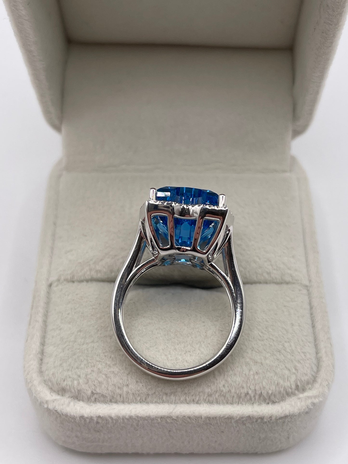 18ct white gold topaz and diamond ring
