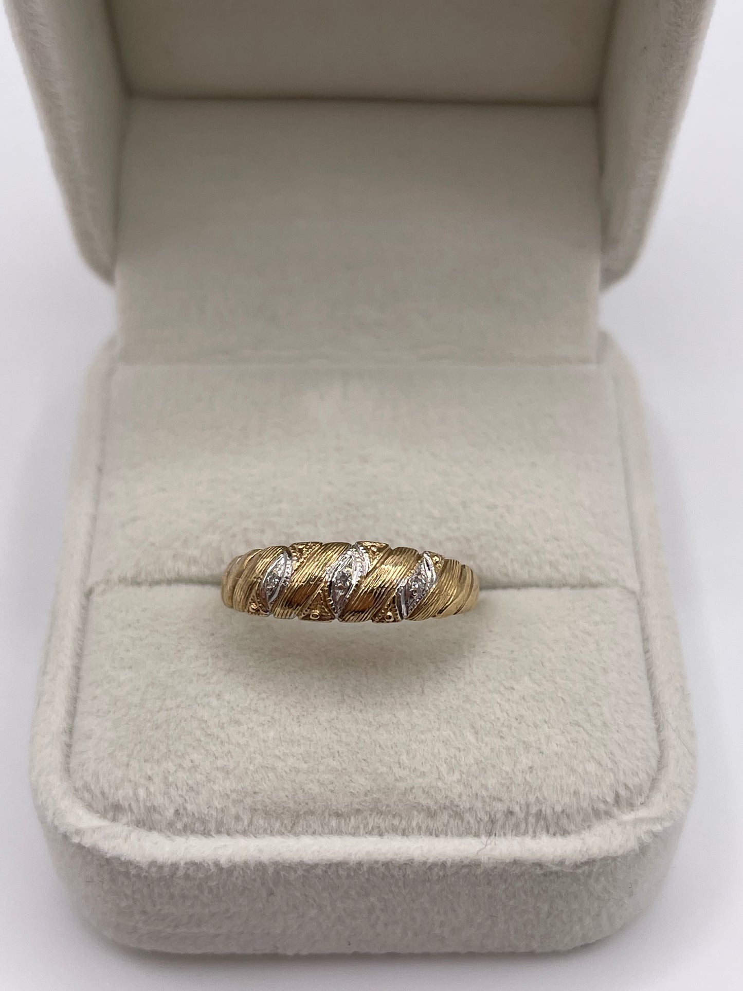 9ct gold diamond croissant ring