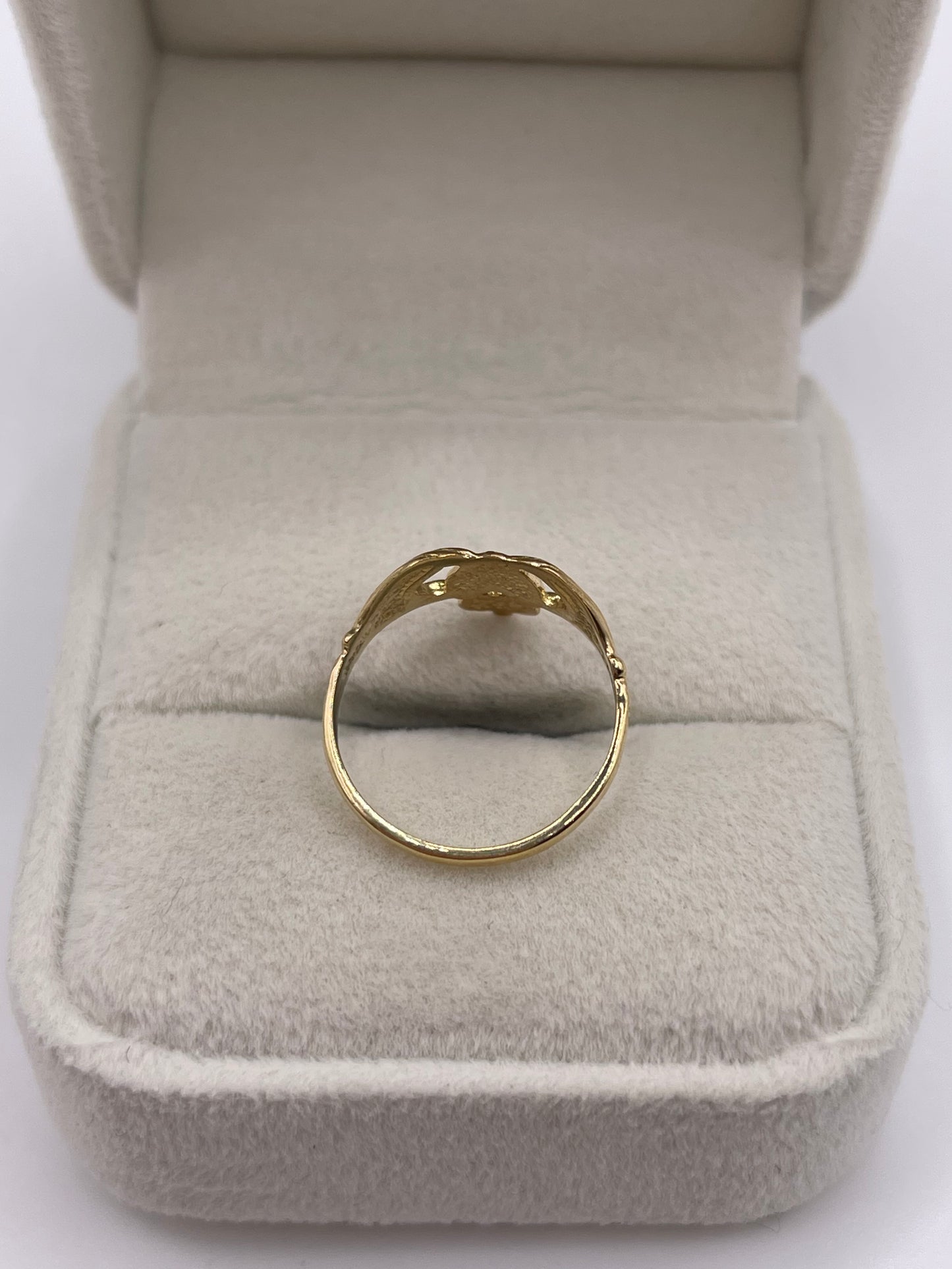 9ct gold claddagh ring