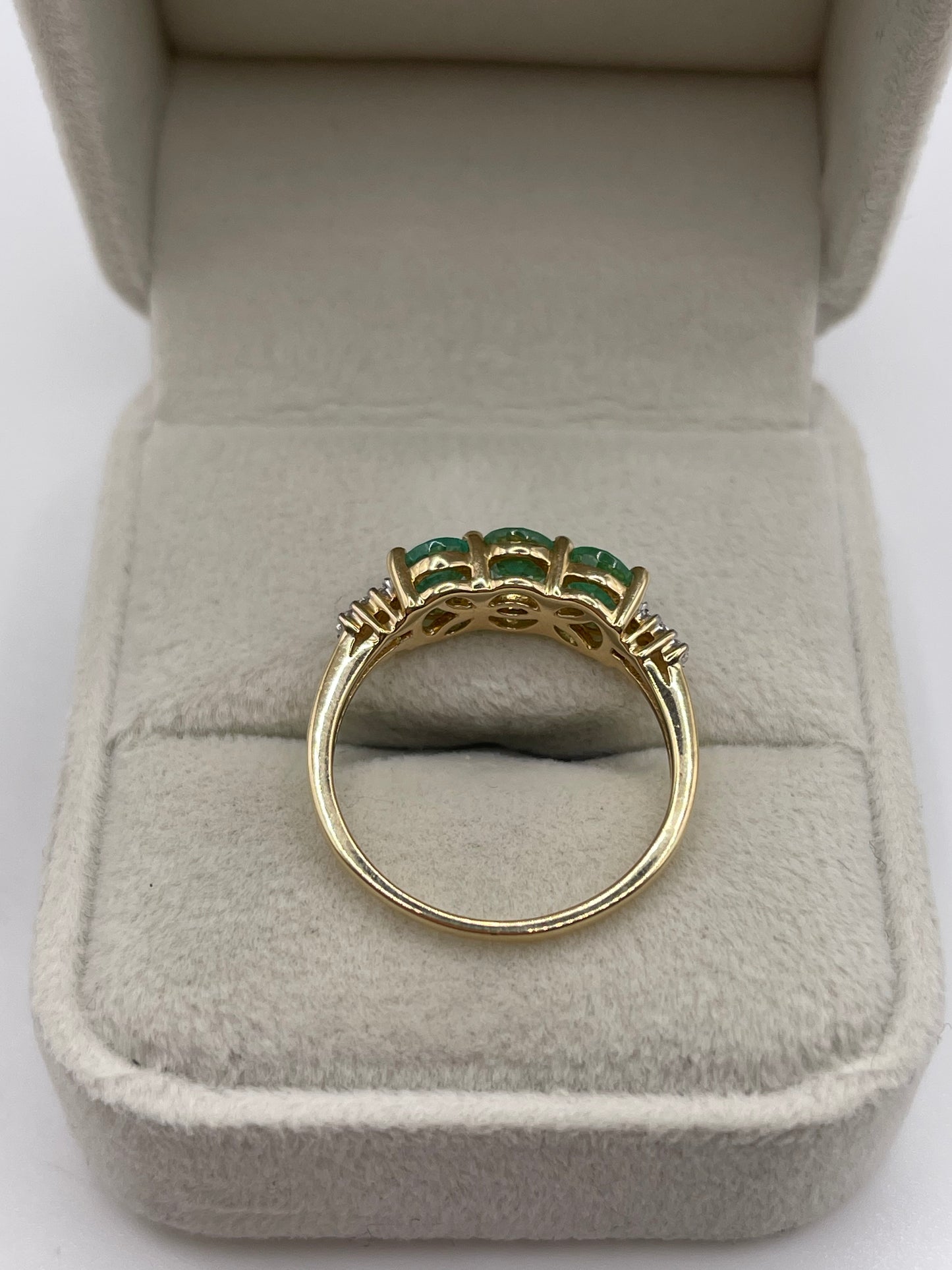 14ct gold emerald and diamond ring