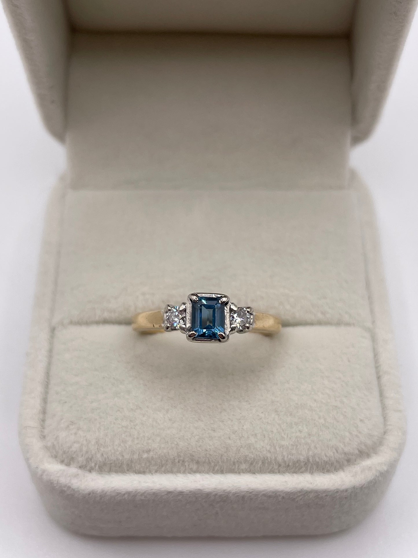 9ct gold topaz and diamond ring