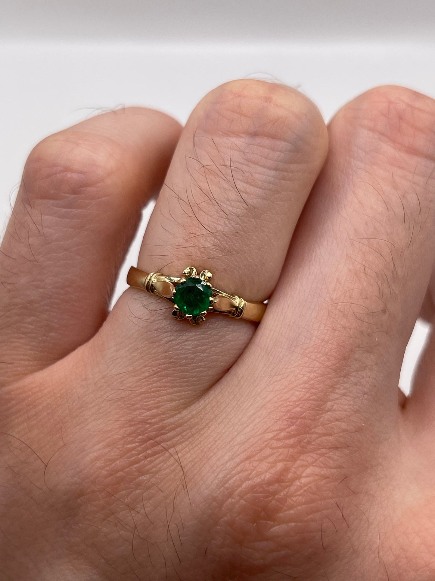 9ct gold emerald ring