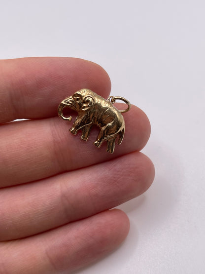 9ct gold elephant charm