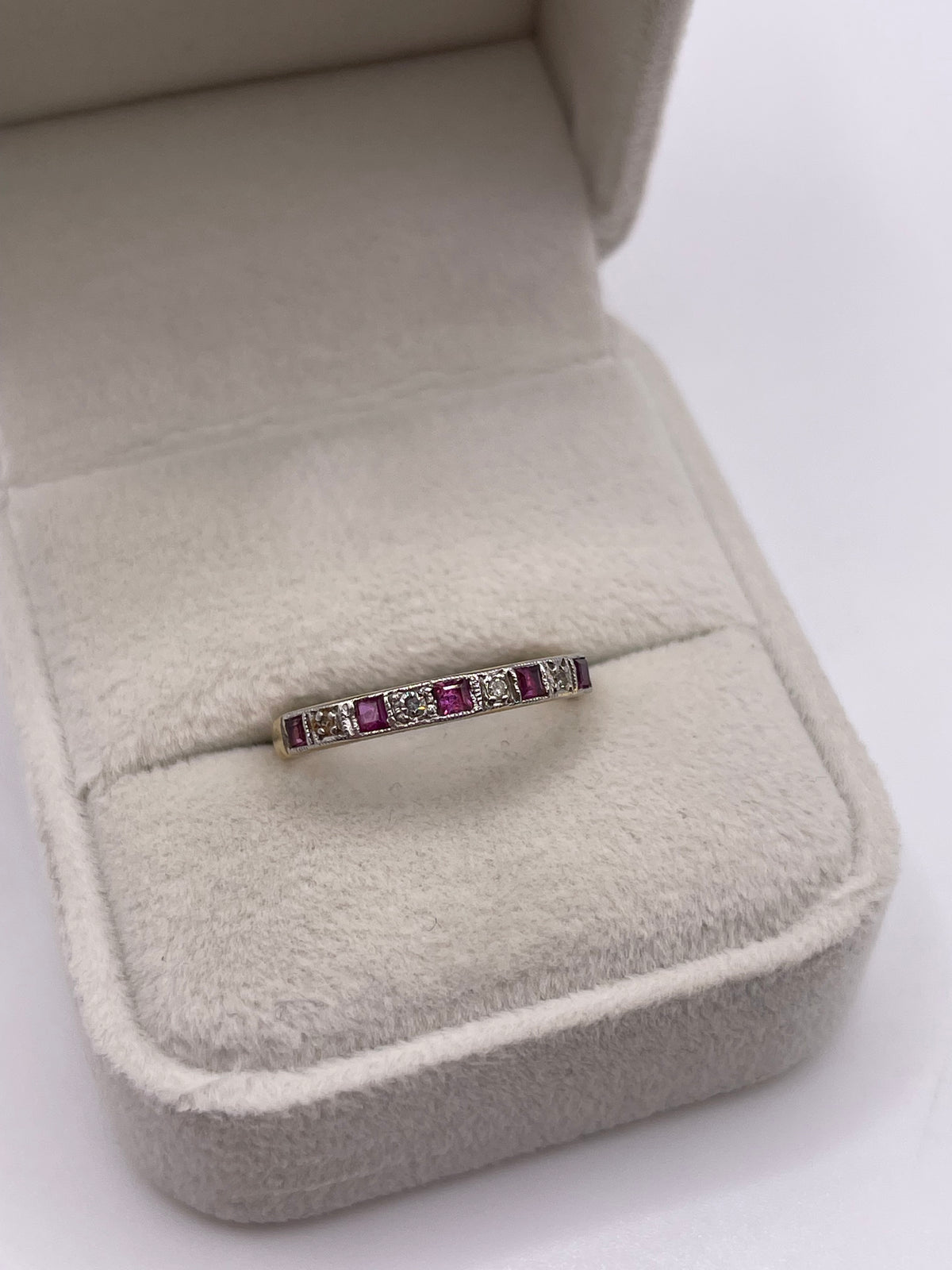 18ct gold ruby and diamond ring