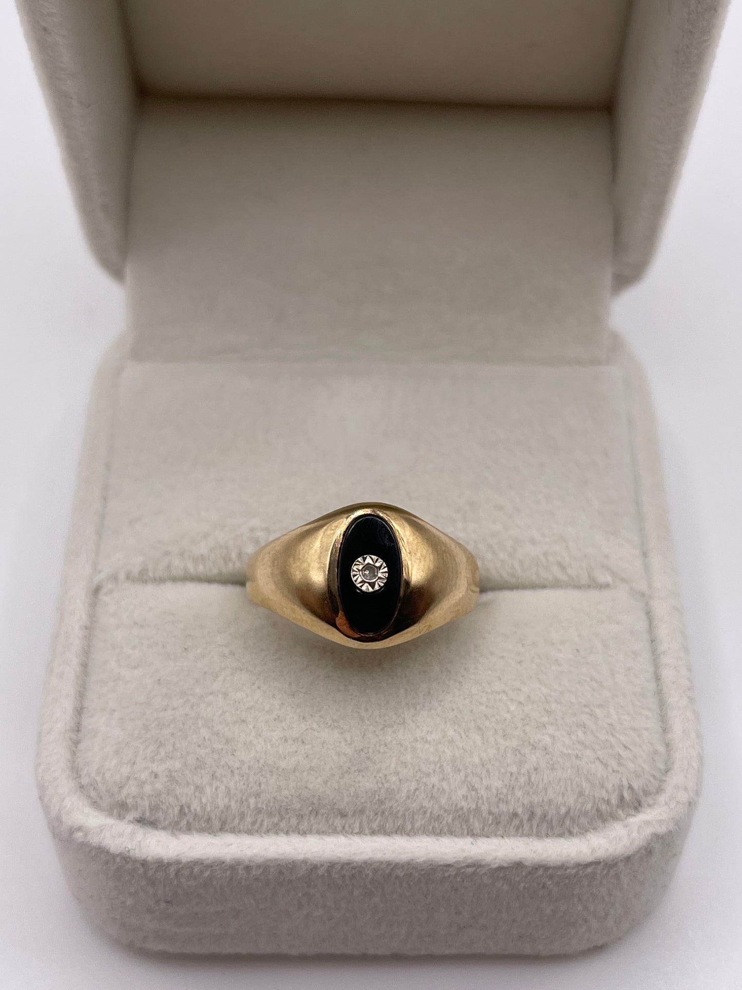 9ct gold onyx and diamond ring