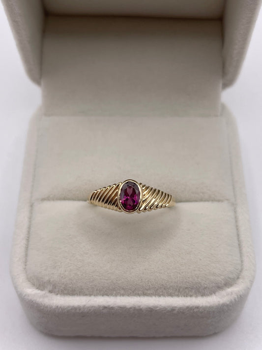 9ct gold almandine garnet ring