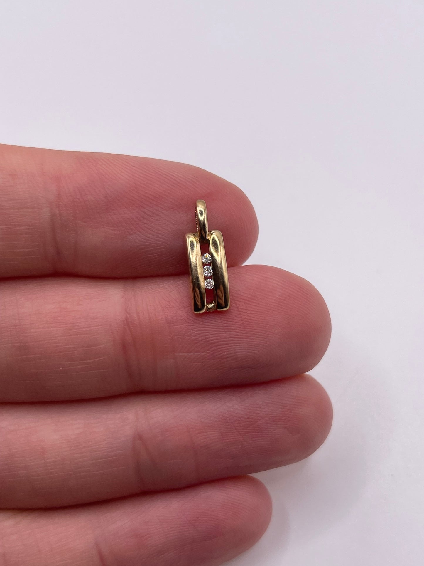 9ct gold diamond pendant