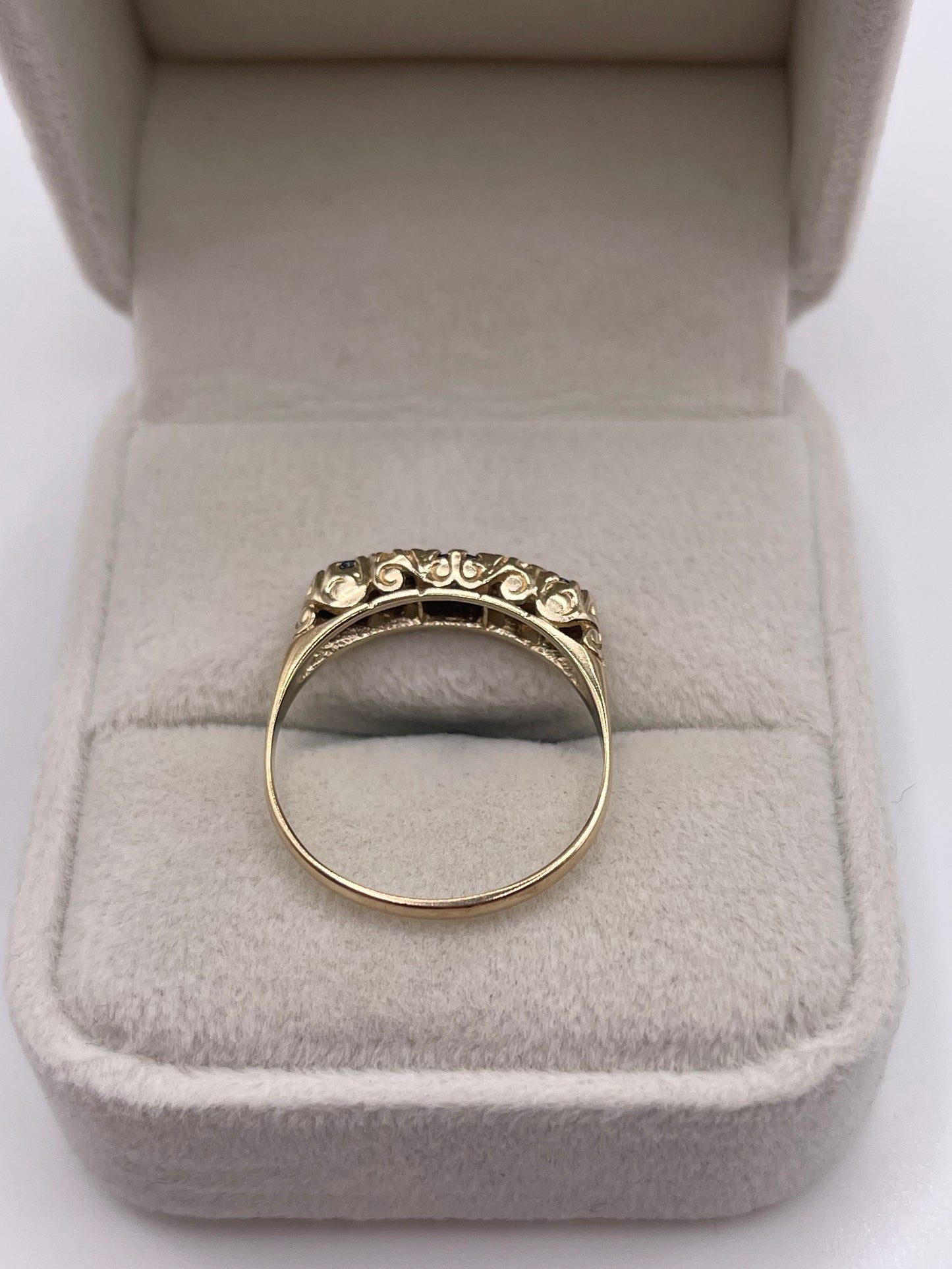 9ct gold sapphire and diamond ring