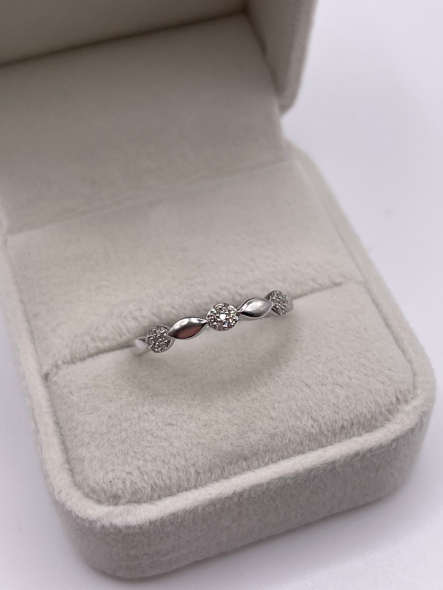 9ct white gold diamond ring