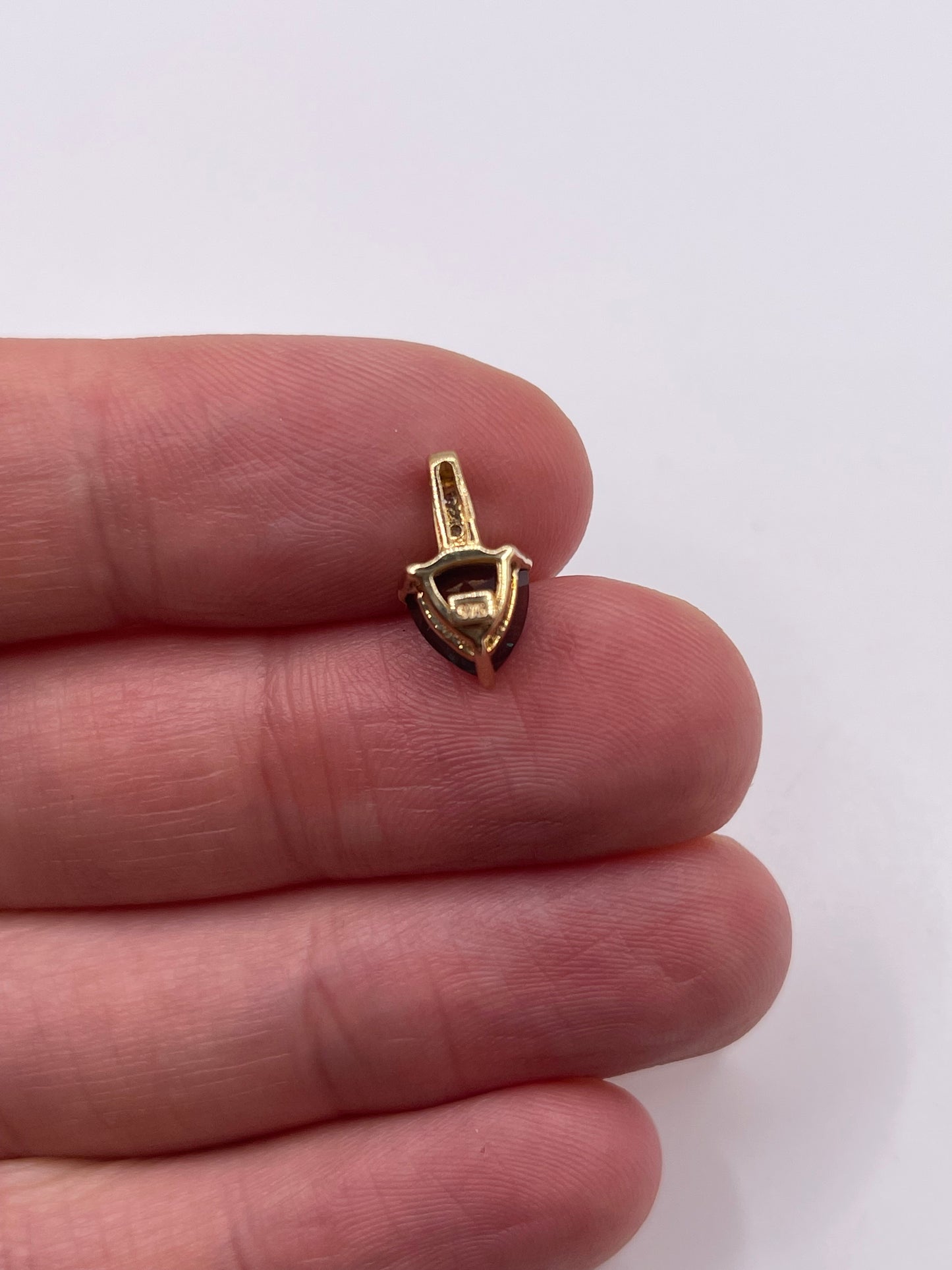 9ct gold quartz and diamond pendant