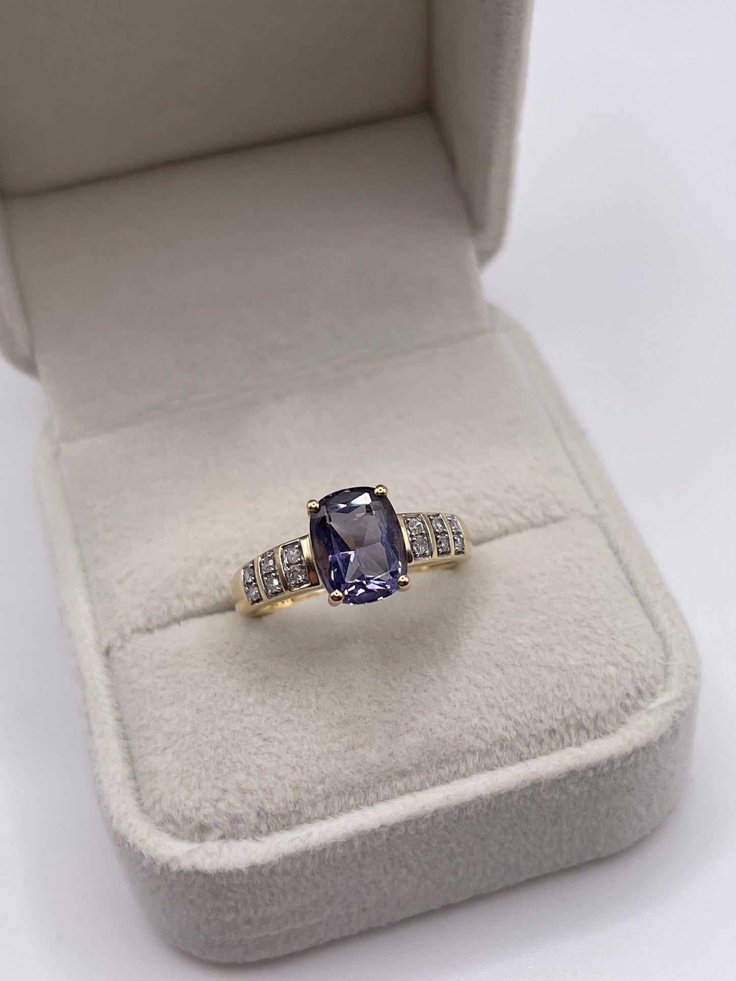 9ct gold blueberry quartz and diamond ring