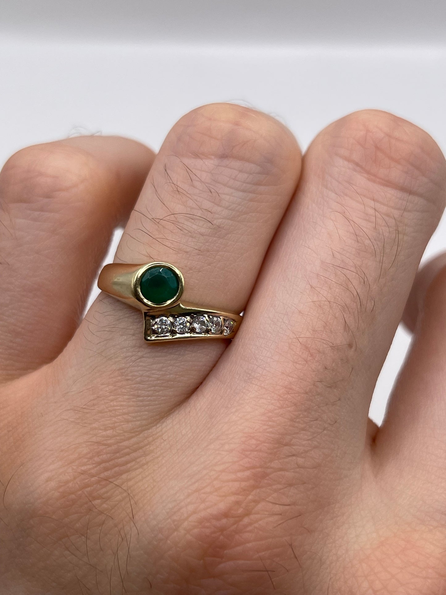9ct gold green agate and cz ring