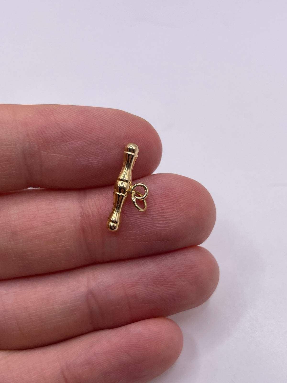 9ct gold t bar pendant