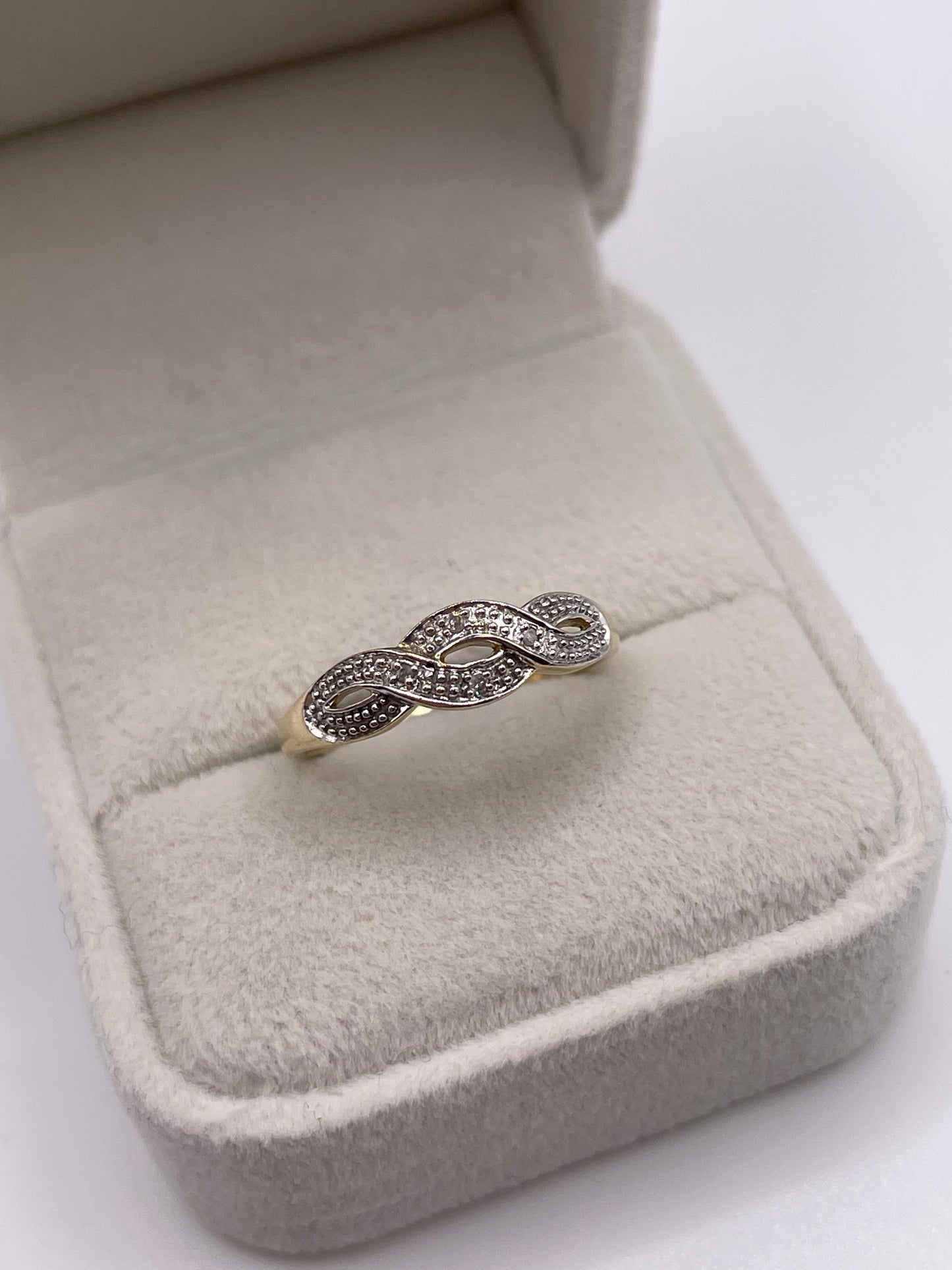 9ct gold diamond ring