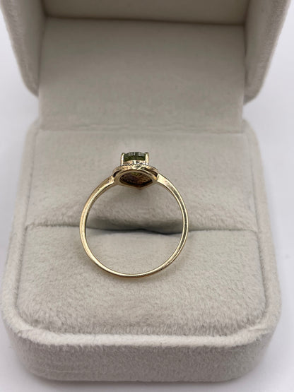 9ct gold peridot and diamond ring