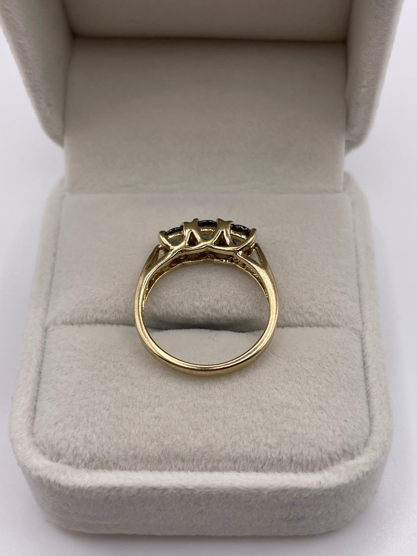 9ct gold quartz ring