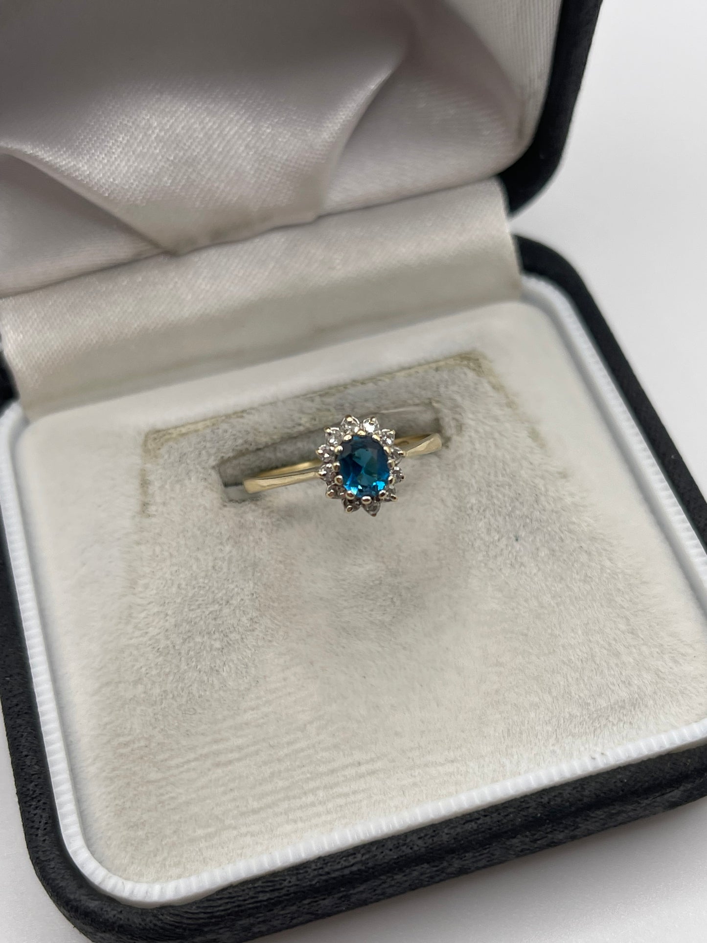 9ct gold topaz and diamond ring