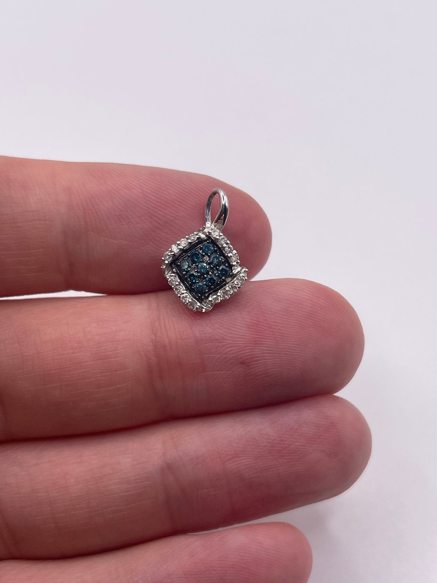 9ct white gold diamond cluster pendant