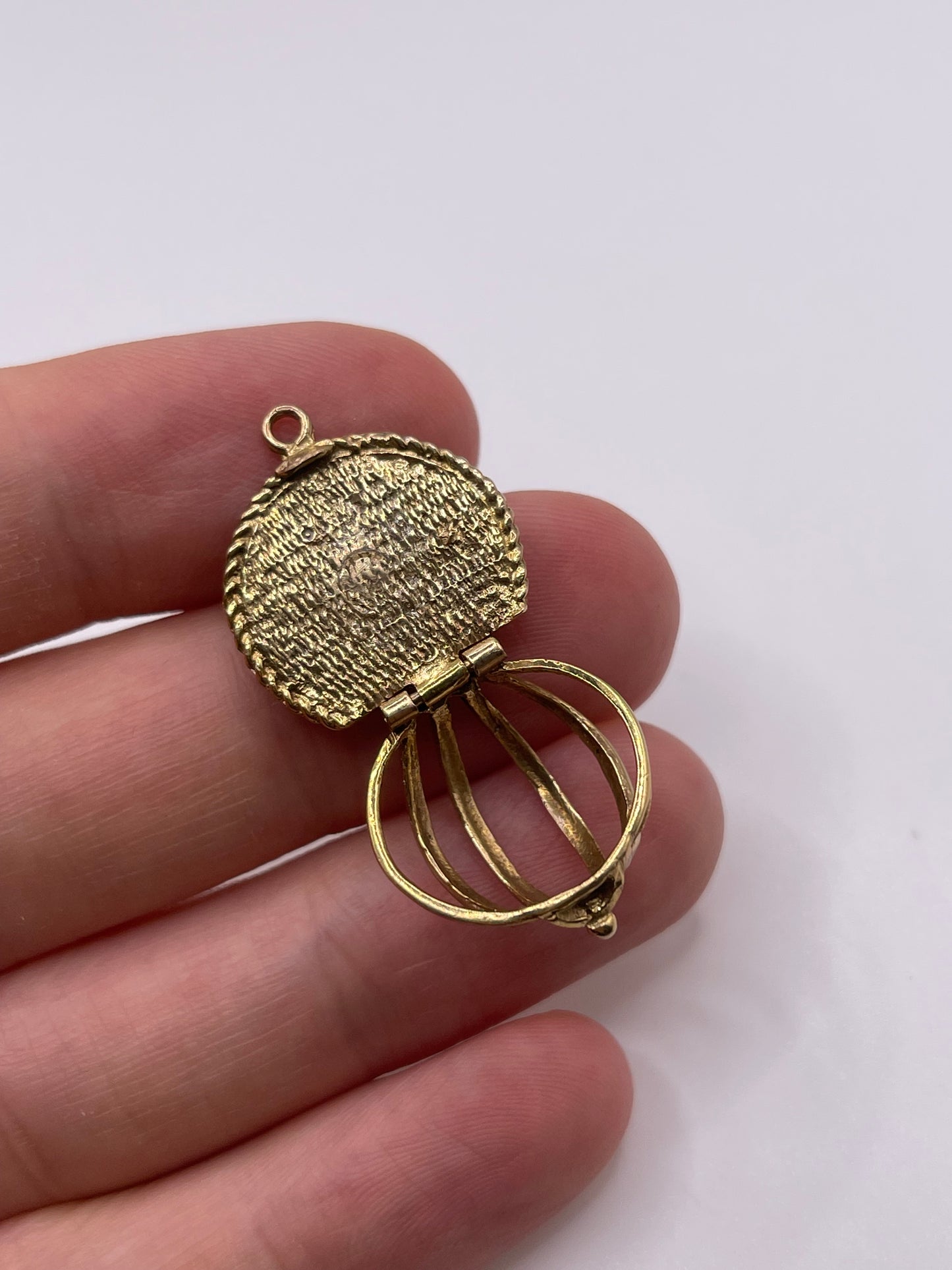 9ct gold cage charm