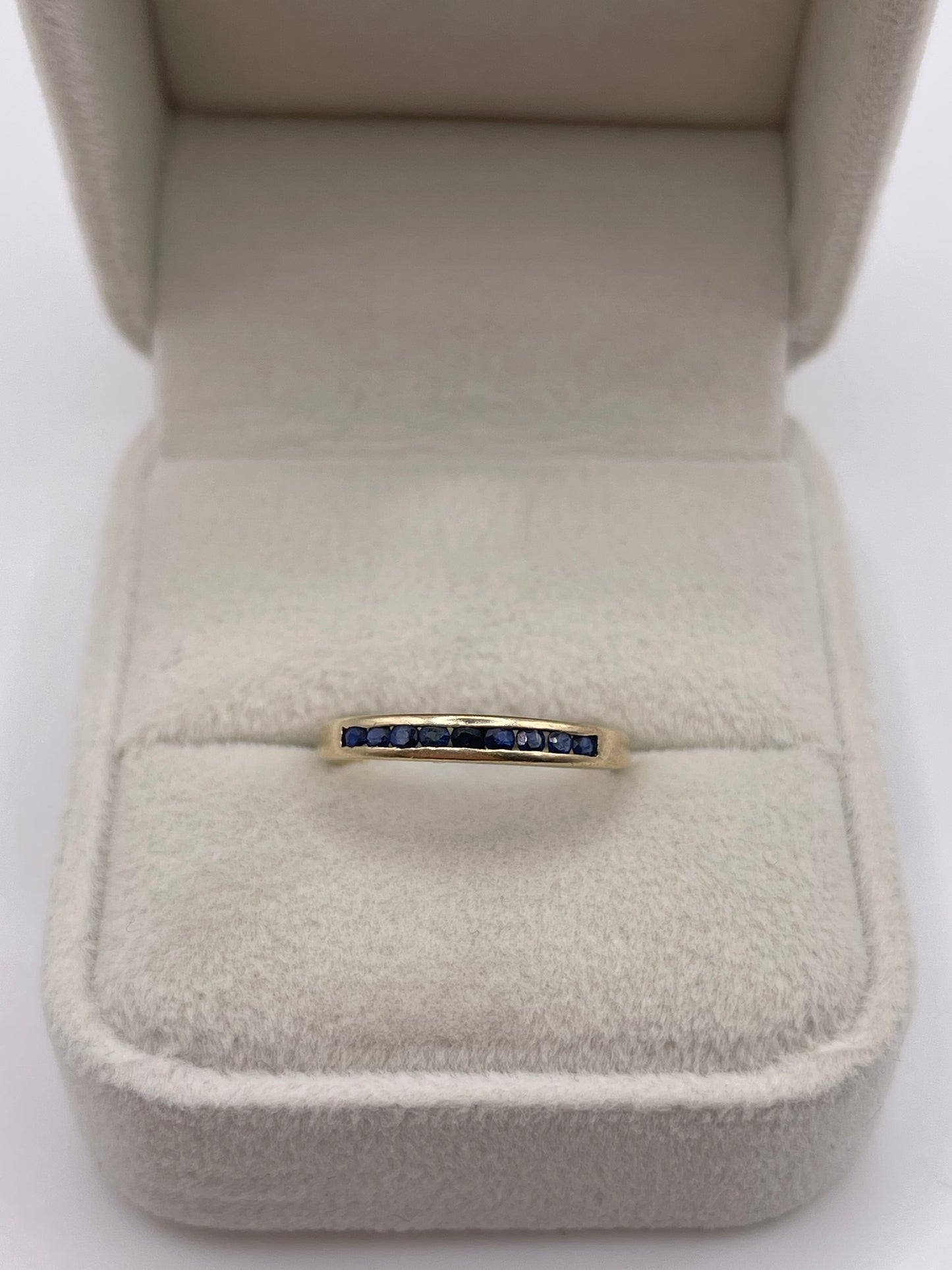 9ct gold sapphire ring