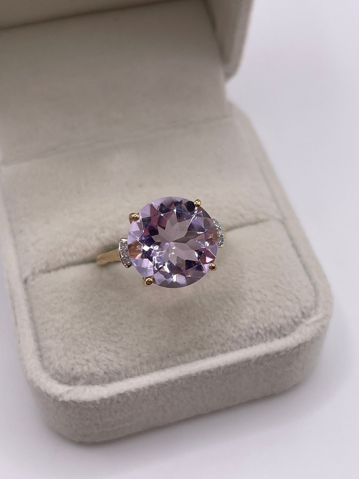 9ct gold amethyst and diamond ring