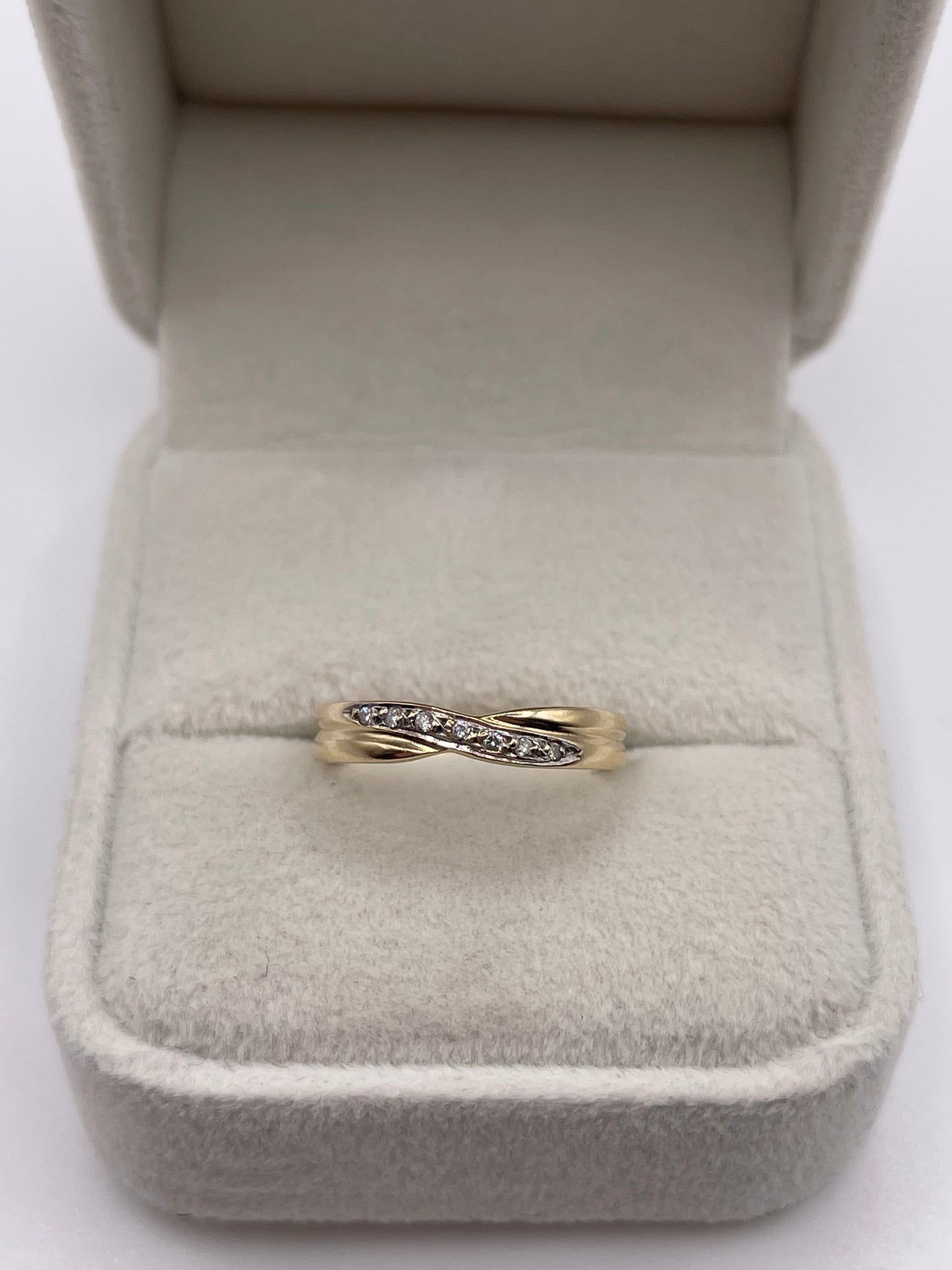 9ct gold diamond ring