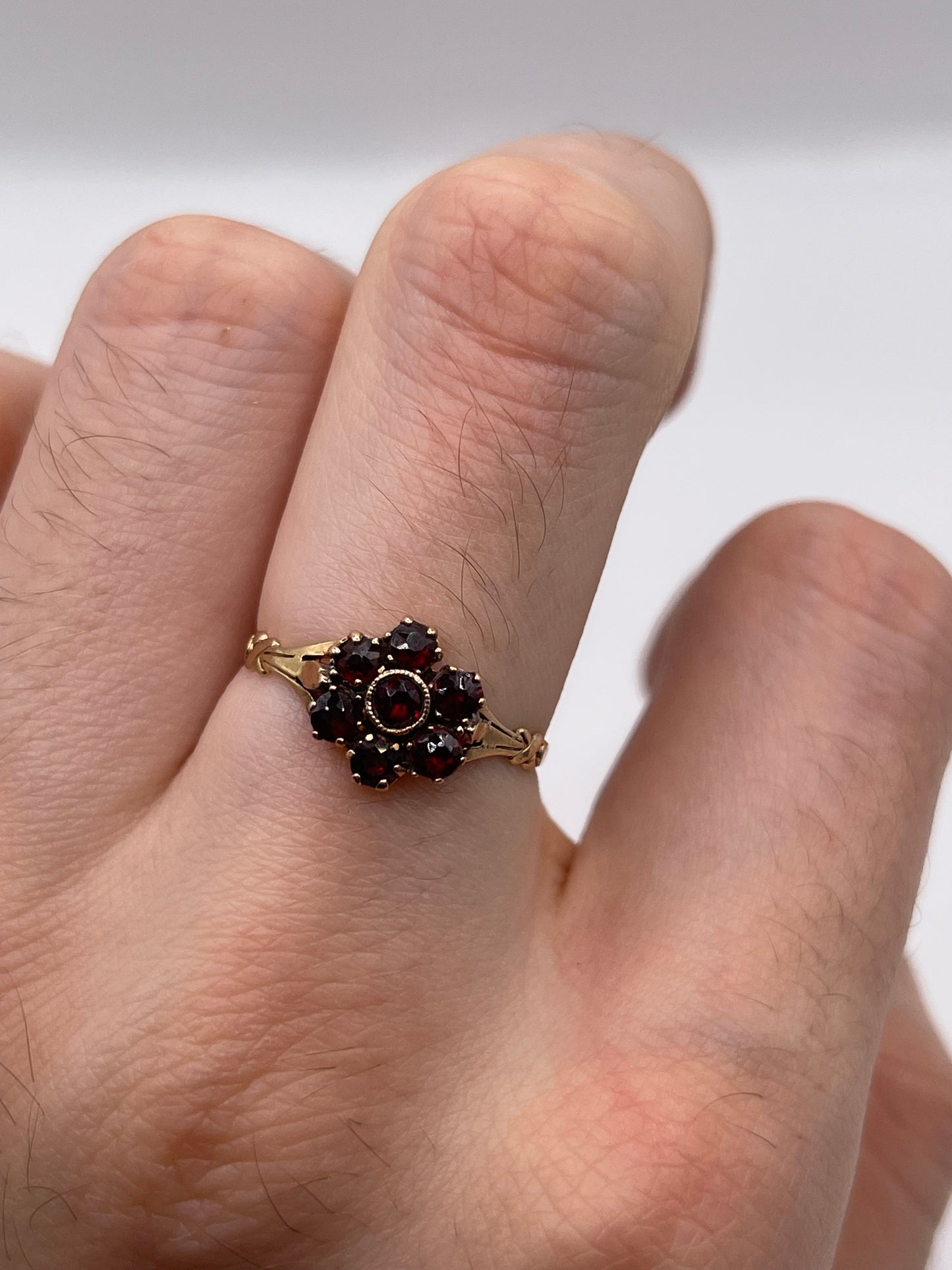 9ct gold garnet cluster ring