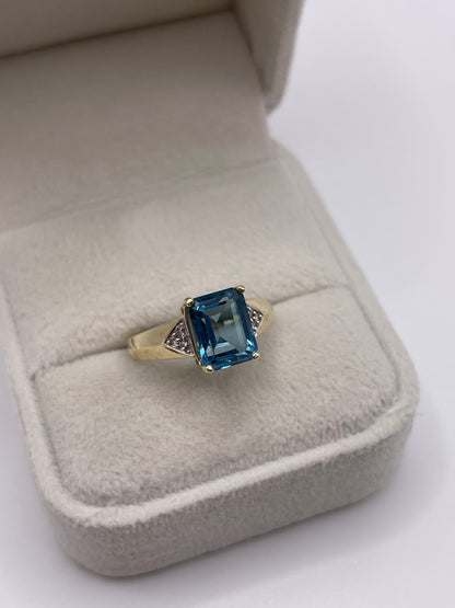 9ct gold topaz and diamond ring