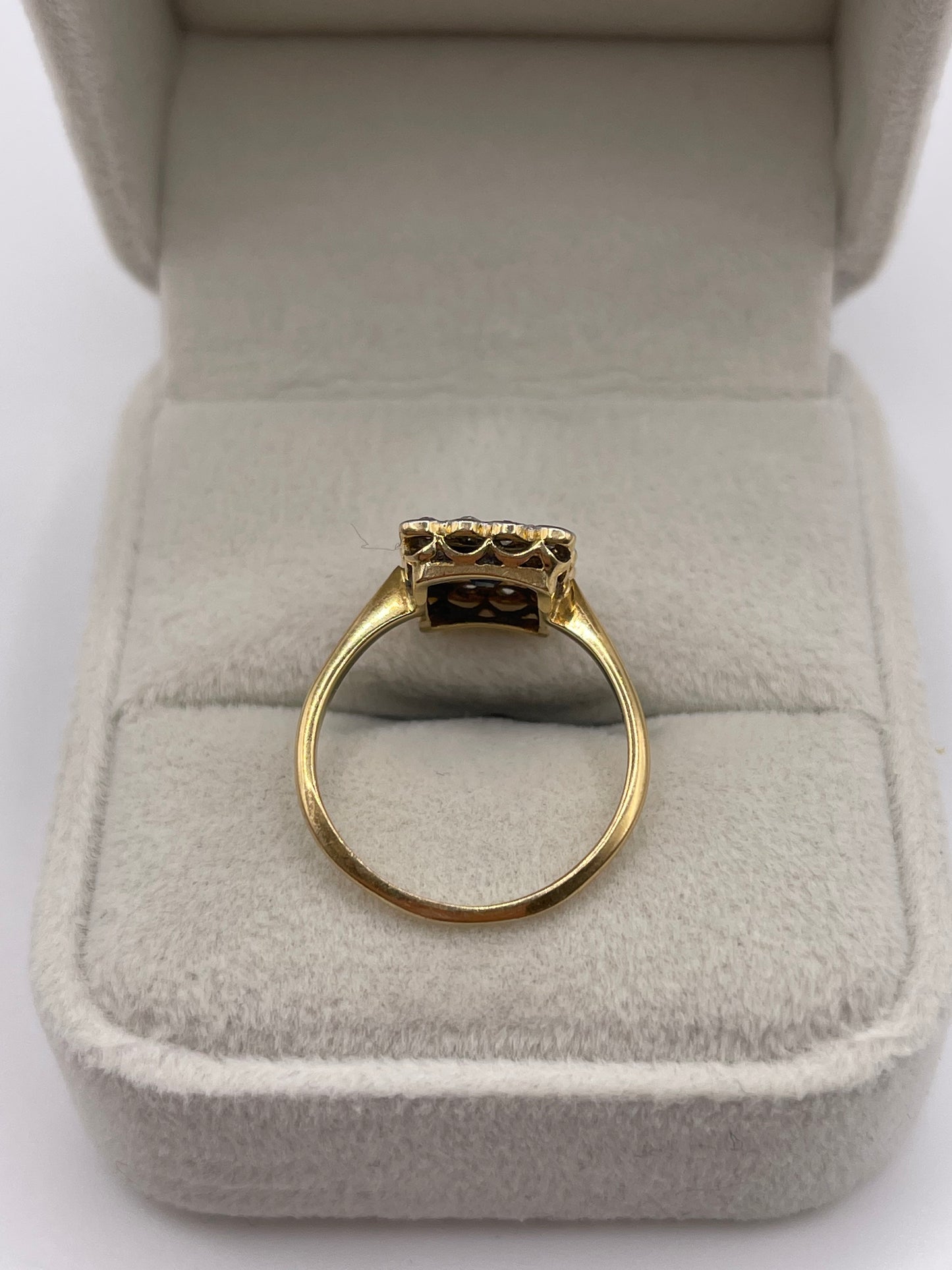18ct gold sapphire and diamond ring