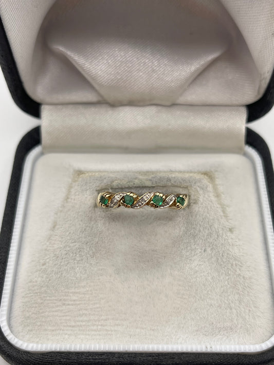 9ct gold emerald and diamond ring