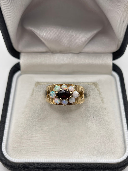 9ct gold garnet and opal ring