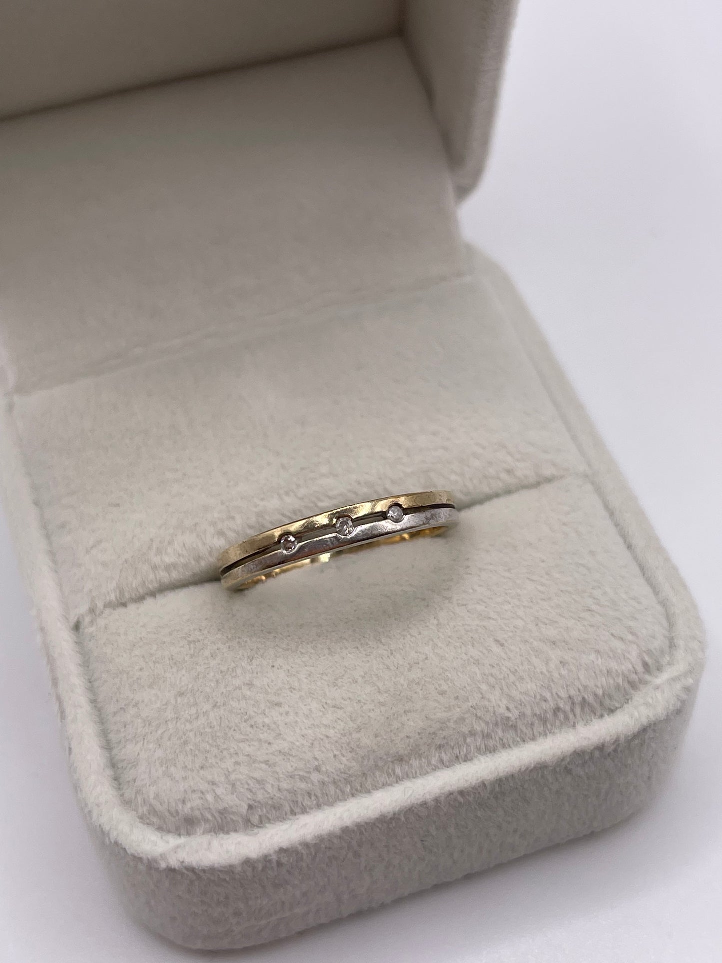 9ct two tone gold diamond ring