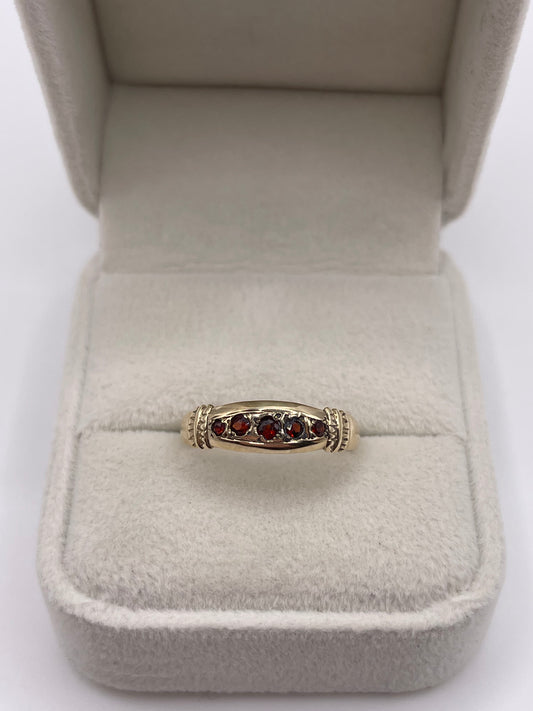 9ct gold garnet ring