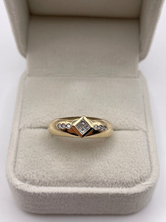 9ct gold diamond cluster ring