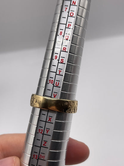 Heavy 9ct gold engraved buckle ring