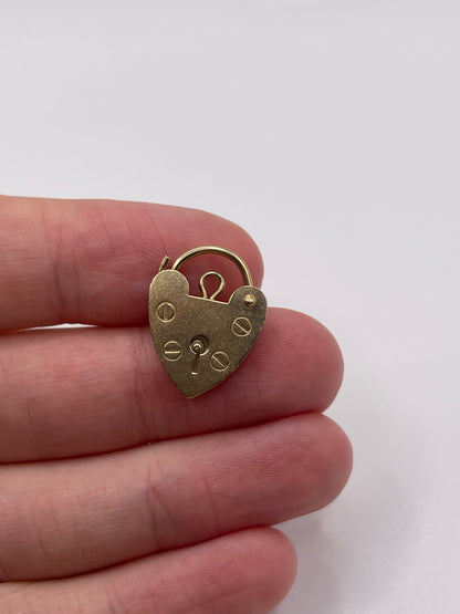 9ct gold padlock 119