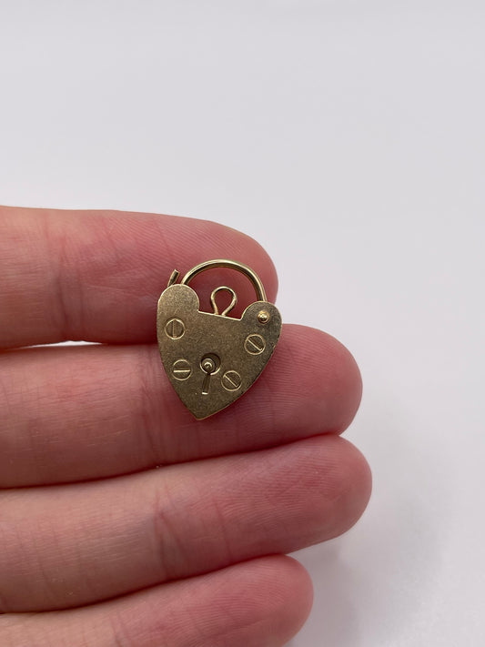 9ct gold padlock 119